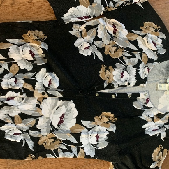 White House/Black Market sweater - Picture 2 of 2